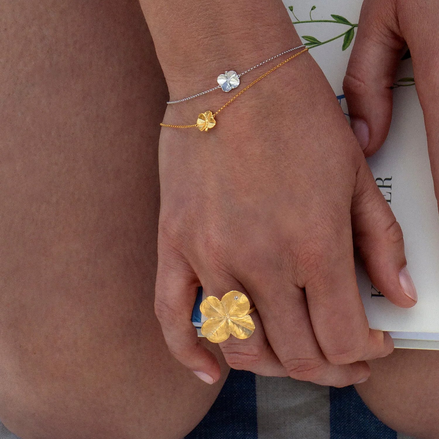 DETAIL233296
